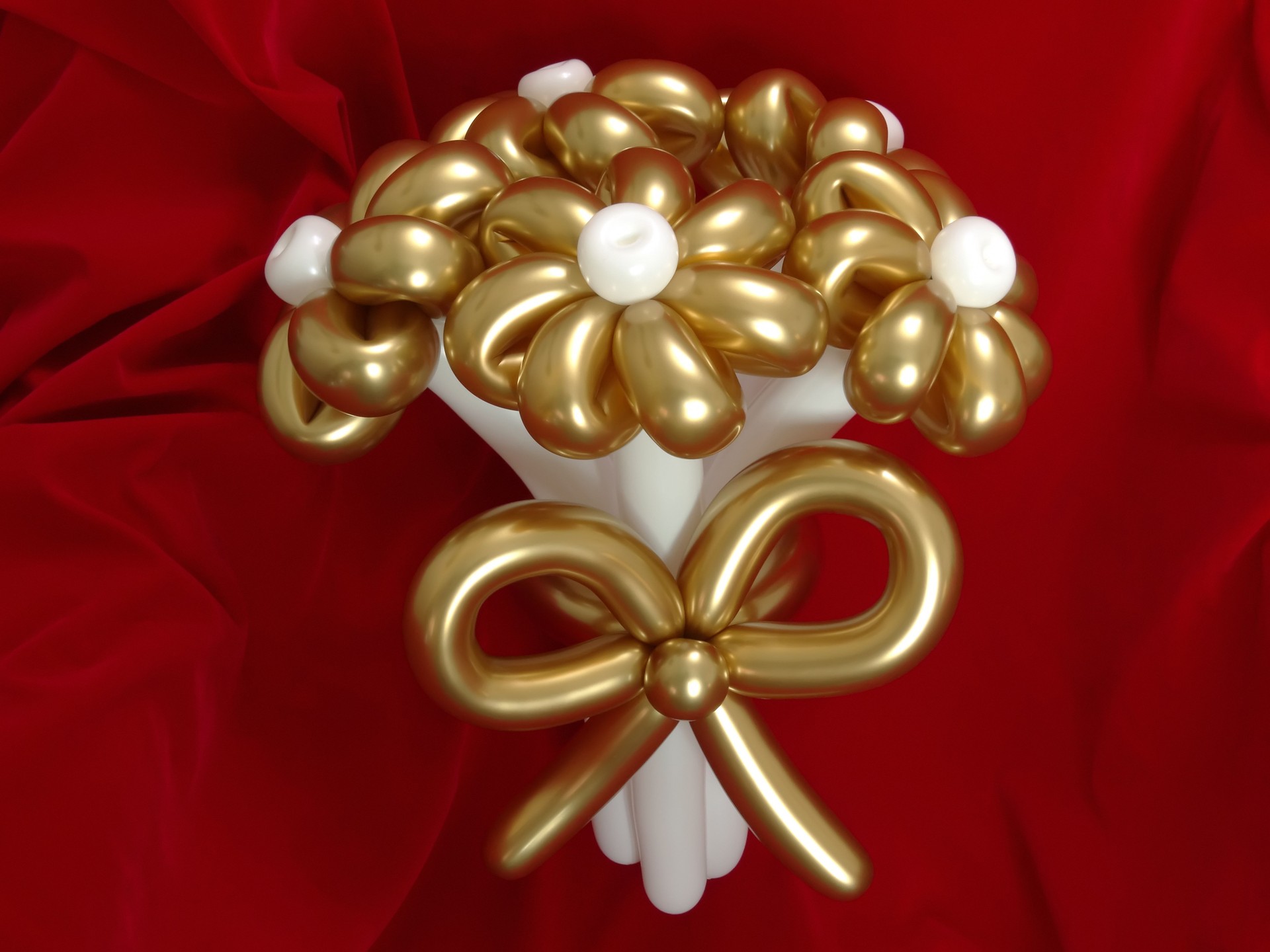 Arrangement of balloons for Valentine's Day